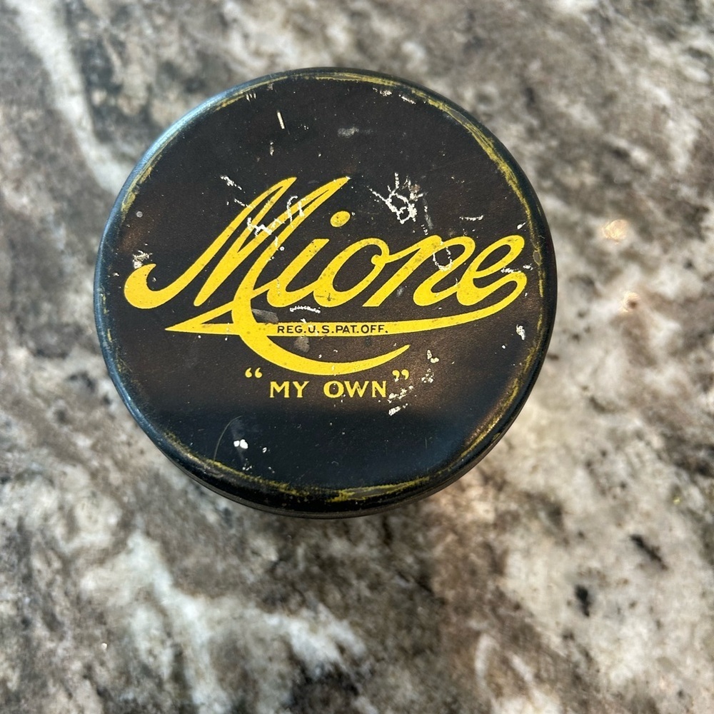 Vintage Mione Soap Tin, has slight wear/GUC